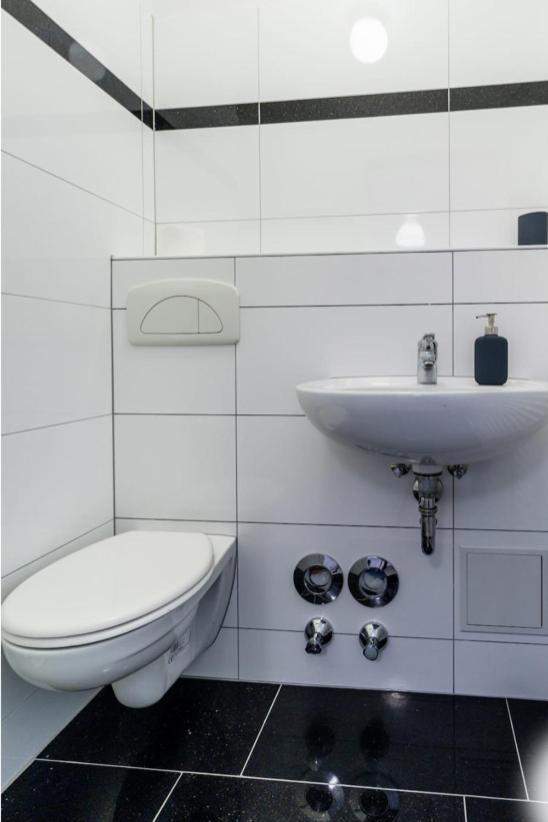 Homefy Oldtown Apartment - 6 People - 2 Bath - Balcony - Top Location Düsseldorf Eksteriør bilde